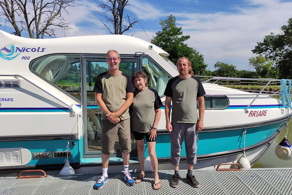 From left to right: Jimmy, Anne-Marie and Florent, manager of the Plagny nautical base.