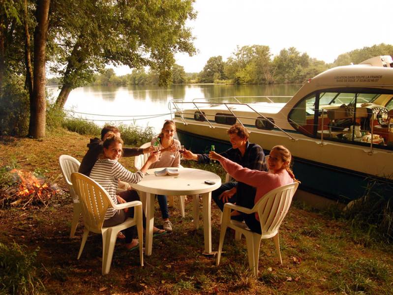One week : Enjoy peaceful nature : Cruising one-way on the Petite Saône - from 998 euros