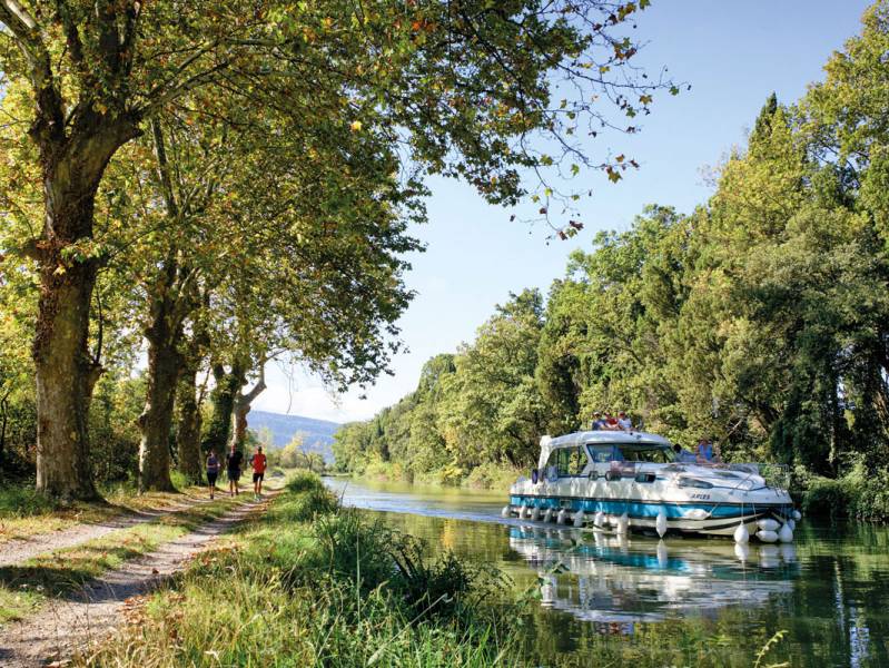 Short break : Discovering a nature reserve by self-drive canal boat - from 675 euros