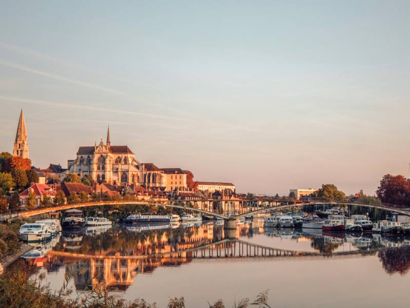 One week : Exploring Burgundy on one-way - from 998 euros