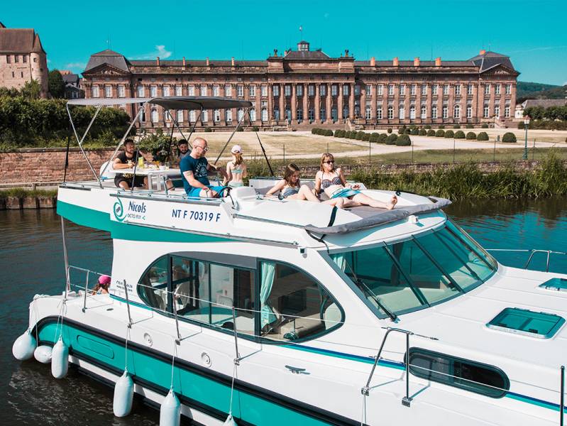 Two weeks : LAKES AND LUSH LANDSCAPES: Take a wild cruise on the Marne-Rhine canal - from 1996 euros