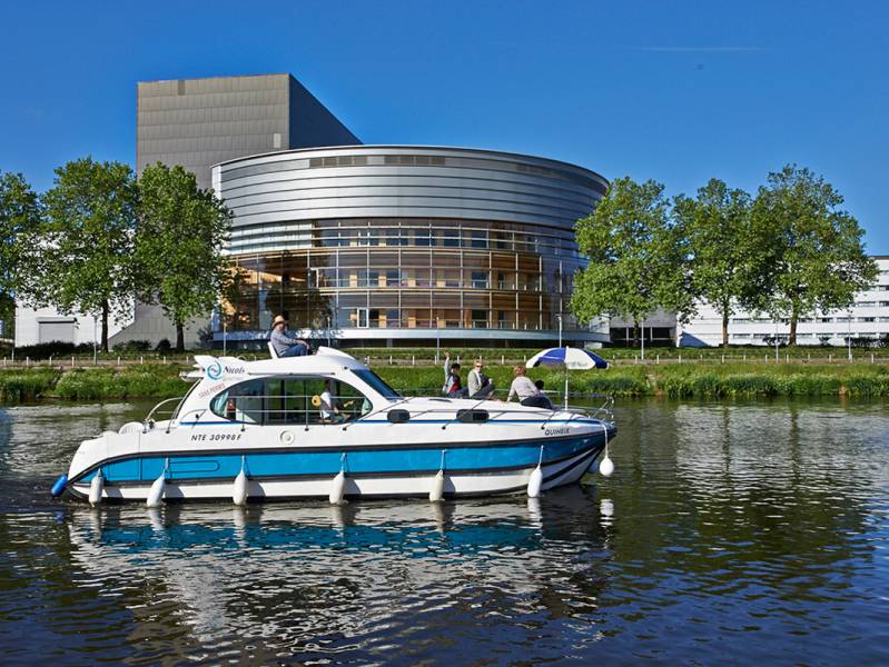 Weekend 2 days : A city break to Nantes by self-drive canal boat - from 462 euros